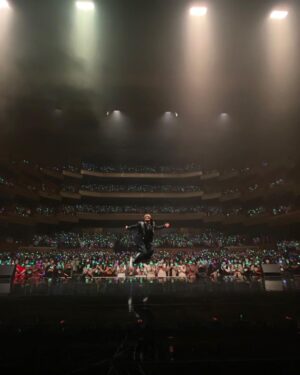 Shingo Katori Instagram - 昨日今日と
名古屋でライブでした
あまのっちが観に来てくれたから
トークに出てもらって一曲一緒に歌ってもらいました！
愛知県芸術劇場楽しかったよ
また一緒に遊ぼうね名古屋〜！
#BlackRabbit