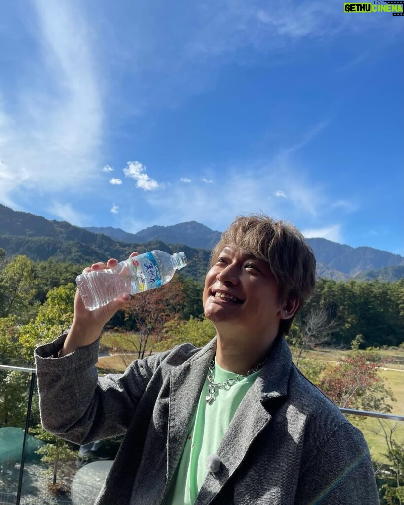 Shingo Katori Instagram - 気持ち良く美味しく楽しかった #サントリー天然水 #サントリー天然水北アルプス信濃の森工場 #工場見学 #長野