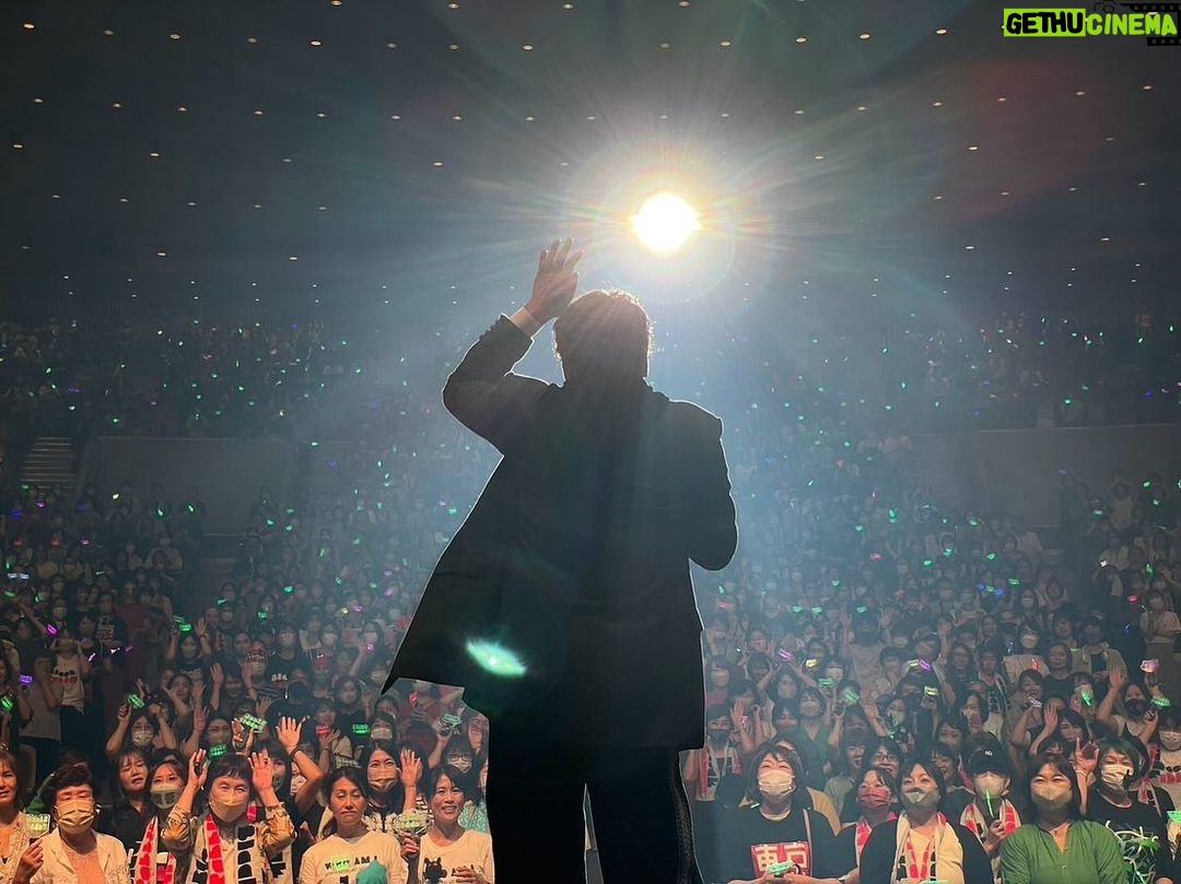 Shingo Katori Instagram - #BlackRabbit 石川公演 #本多の森北電ホール から、そろそろ2ヶ月が経とうとしています。 石川で一足先に1人千秋楽を迎えた #SNGdancers #加賀谷一肇 @k.kazutada の写真を見て、今月18日に行われる広島での千秋楽公演を思い、とても楽しみでもあり、寂しさも滲む季節外れの暑さです。 安定しない気候の変化に、体調崩しませんように。 今日も、ひとつでも多くの安定した心の笑顔に会えますように。