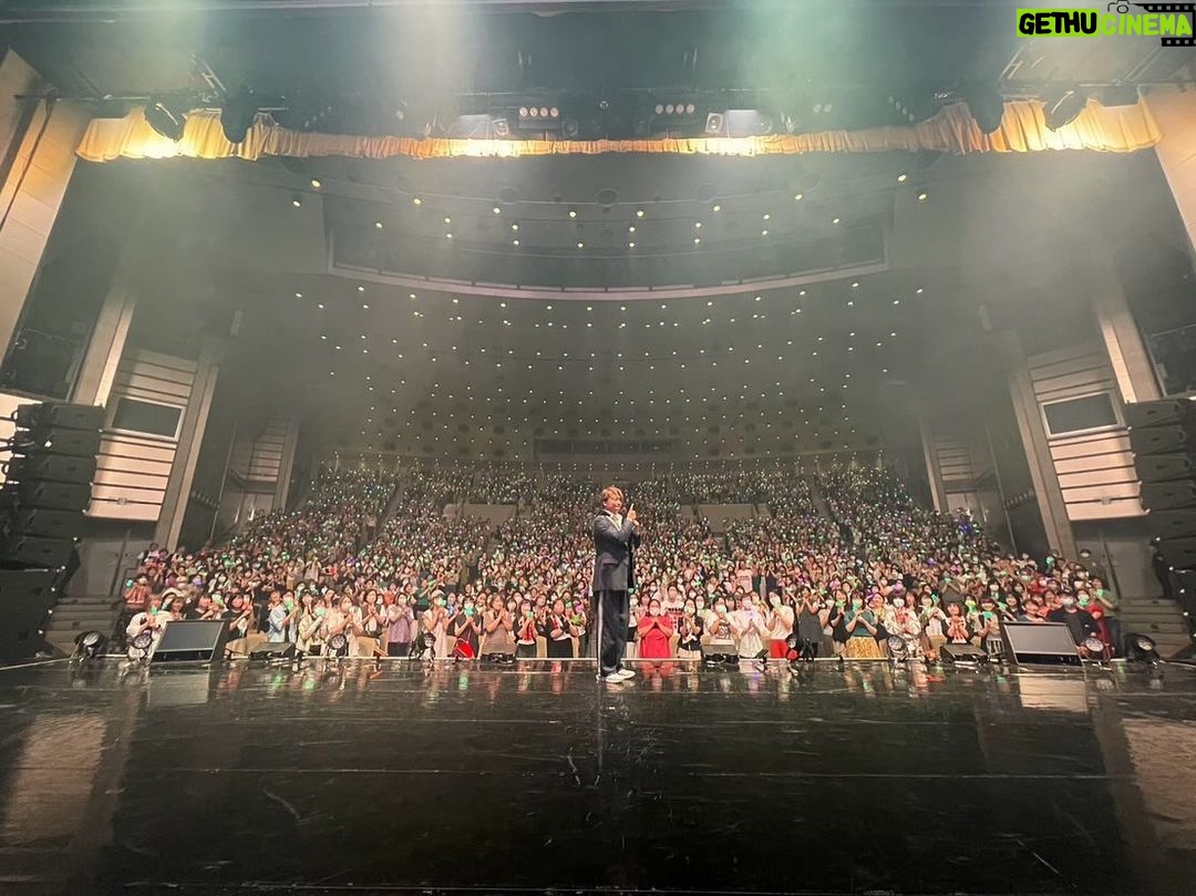 Shingo Katori Instagram - #BlackRabbit 石川公演 #本多の森北電ホール から、そろそろ2ヶ月が経とうとしています。 石川で一足先に1人千秋楽を迎えた #SNGdancers #加賀谷一肇 @k.kazutada の写真を見て、今月18日に行われる広島での千秋楽公演を思い、とても楽しみでもあり、寂しさも滲む季節外れの暑さです。 安定しない気候の変化に、体調崩しませんように。 今日も、ひとつでも多くの安定した心の笑顔に会えますように。