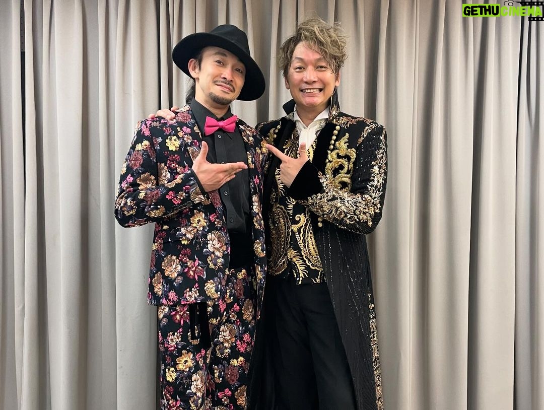 Shingo Katori Instagram - #BlackRabbit 石川公演 #本多の森北電ホール から、そろそろ2ヶ月が経とうとしています。 石川で一足先に1人千秋楽を迎えた #SNGdancers #加賀谷一肇 @k.kazutada の写真を見て、今月18日に行われる広島での千秋楽公演を思い、とても楽しみでもあり、寂しさも滲む季節外れの暑さです。 安定しない気候の変化に、体調崩しませんように。 今日も、ひとつでも多くの安定した心の笑顔に会えますように。