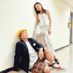 Shingo Katori Instagram - 明日のワルイコあつまれの 友近さんが一休さんだったり。 ワルイコに来てくれた時のみちょぱとしんごちんだったり。 慎吾ママと楊貴妃な吉田羊さんだったり。 漫画風ポートレートだったり。 明後日金沢21世紀美術館での個展閉幕だったり。 カホさんの昼寝だったり。 昼寝なのに自撮りだったり。 僕のリュックだったり。 #ワルイコあつまれ #友近 #一休さん #慎吾ママ #みちょぱ #しんごちん #吉田羊 #楊貴妃 #漫画風ポートレート #金沢 #WhoAmITour #金沢21世紀美術館 #カホさん #昼寝 #自撮り #リュック #バレンシアガ #balenciaga
