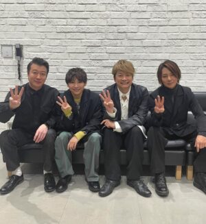 Shingo Katori Instagram - スリーピース！

あれから22年。また会えた。嬉し楽しかった。また会いたい！
#須賀健太 #松岡充 #加藤浩次 #香取慎吾 #人にやさしく#スリーピース #行列のできる相談所 @sugakenta1019 @matsuokamitsuru0812