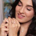 Shiny Doshi Instagram - Being away from each other can be tough but with CaratLane Postcards, I can always relive how Lavesh managed to make even this experience special for us🥰💜 Use code “SHINY5” and get 5% off on ALL diamond jewellery @caratlane on min purchase of ₹15,000✨ #Ad #caratlane #postcards #khulkekaroexpress #mycaratlanestory #giftacaratlane