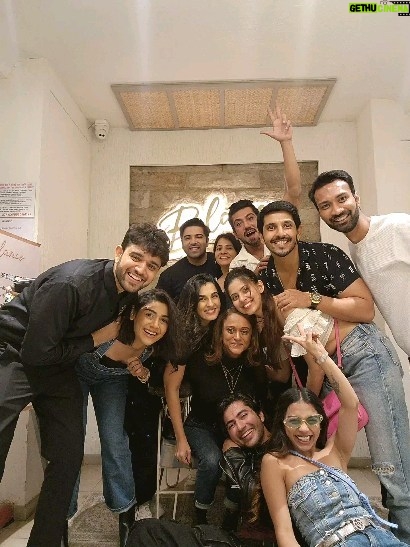 Shiny Doshi Instagram - How much I missed this bunch of crazies. Wish we could bring back the times we had, but to bigger, better, and higher goals in life 🥂. Only love for this crew❤️ #pandyastore #pandyapariwar