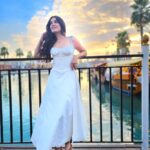Shiny Doshi Instagram - Wearing all white feels like therapy 🤍 #allwhite Dubai UAE
