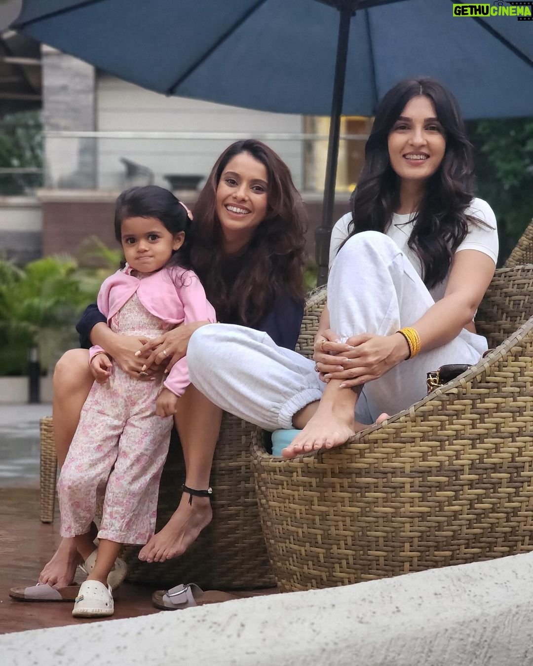 Shiny Doshi Instagram - Not all my friends make it to my Instagram, but beyond the βgramβ these two precious humans family, both online and offline. ππ©βπ§ #InstaFamily #RealConnections #lovebeyondlikes @shinydoshi15 @anysshapanditt