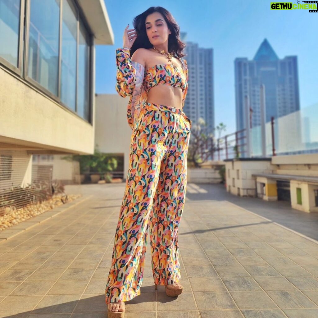 Shiny Doshi Instagram - COOL VIBES: The soundtrack to my life. 😎 Outfit: @nore21_in Brand Pr @styling.your.soul x @socialpinnaclepr