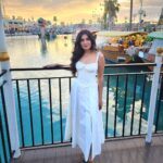 Shiny Doshi Instagram – Wearing all white feels like therapy 🤍

#allwhite Dubai UAE
