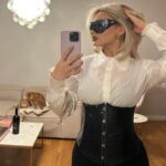 Shirin David Instagram - a week of looks 🎧👩🏼‍💻💅🏼🕷️👚✨