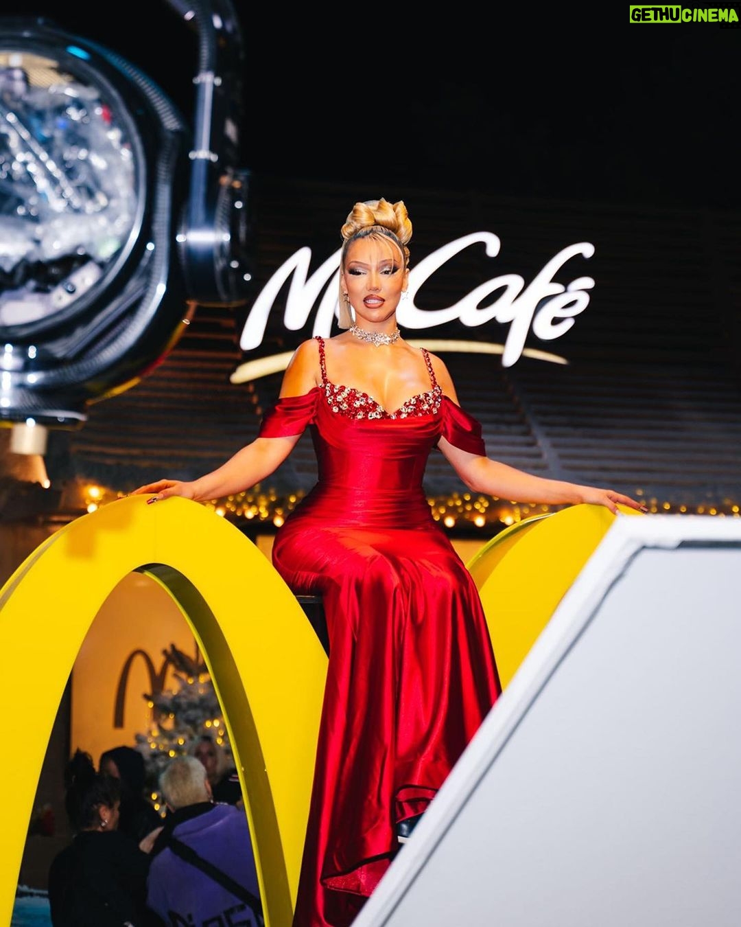 Shirin David Instagram - Monopoly is back, sag es jedem deiner Freunde! 🎩 #shirindavid #mcdonalds #monopoly #liebenwir