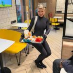 Shirin David Instagram - ein filet-o-bish plz 💅🏼