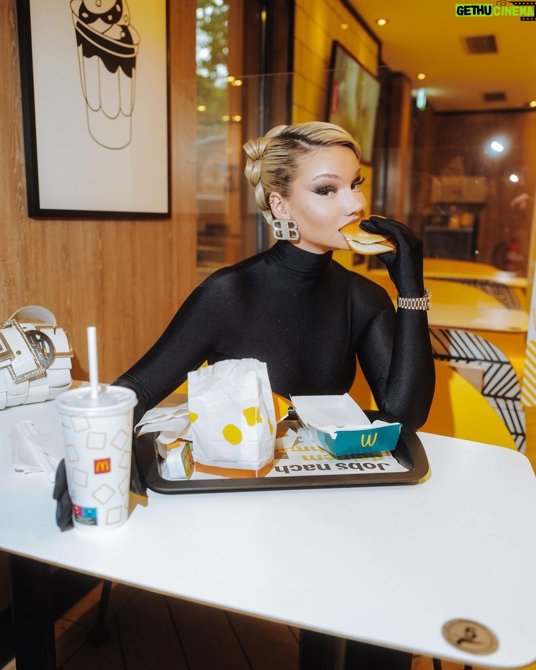 Shirin David Instagram - ein filet-o-bish plz 💅🏼
