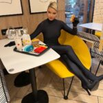 Shirin David Instagram - ein filet-o-bish plz 💅🏼