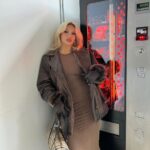 Shirin David Instagram - B***** tragen Vintage Burberry Berlin, Germany