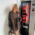 Shirin David Instagram - B***** tragen Vintage Burberry Berlin, Germany