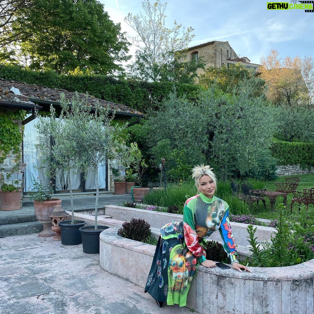 Shirin David Instagram - baltic babe in italy π¬π·π«ΆπΌπ Florence, Italy