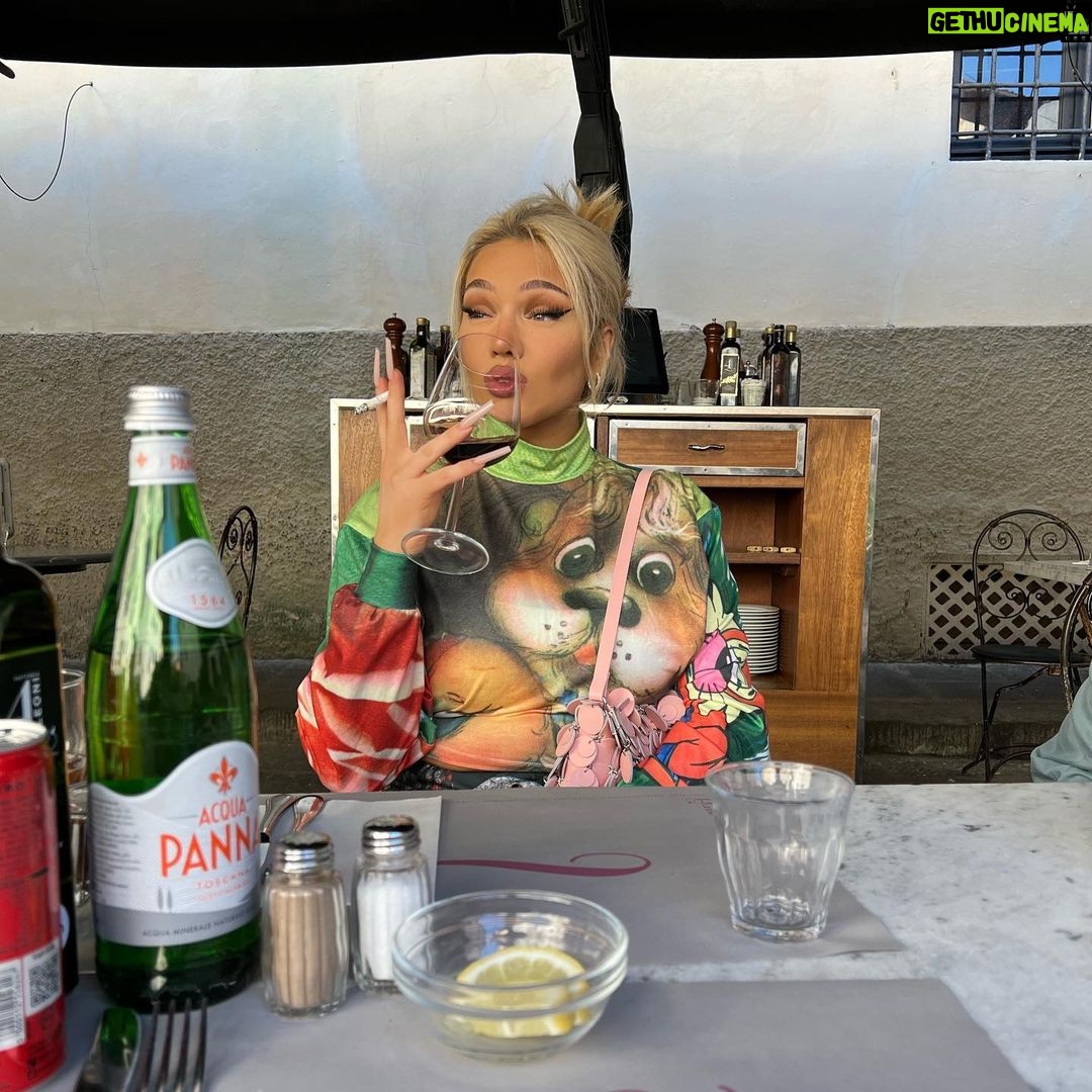 Shirin David Instagram - baltic babe in italy π¬π·π«ΆπΌπ Florence, Italy