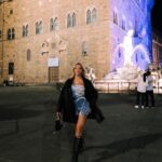 Shirin David Instagram - I want a man to overpower my masculine energy to bring that girly side out of me 👩🏼‍🦯 Florence, Italy