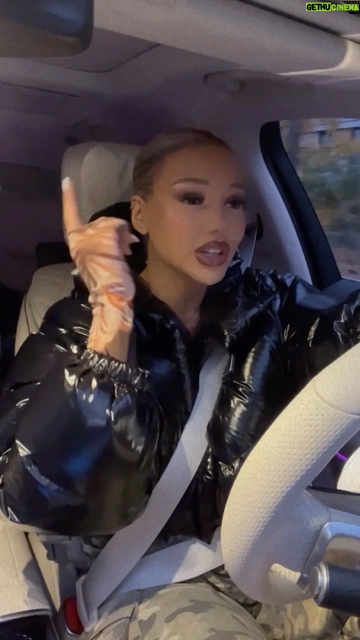 Shirin David Instagram - Mein zweites Album „BBR“ erscheint in genau einer Woche und als kleine Überraschung droppe ich meine vierte Single „Schlechtes Vorbild“ heute Nacht um 23:59 Uhr - ohne Video, ohne Playlisten und ohne großartige Promo auf allen Streamingplattformen ❤️🔥 Ich danke euch zutiefst für euren unfassbaren, bisherigen Support und die Liebe 🙏🏼 „Schlechtes Vorbild“ prod. by @laas @youngmesh @juhdee @fr.i.o 🔊
