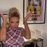 Shirin David Instagram - „bitches brauchen rap“ @laas @kittykat 💗👑 ich liebe dieses album 🙏🏽 prod. by @juhdee @youngmesh @fr.i.o