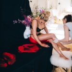 Shirin David Instagram - hab gestern für euch neuen merch „gemalt“ droppt am sonntag 02.05.21 um 12/00 uhr auf shirizzleshop.de Playboy Mansion