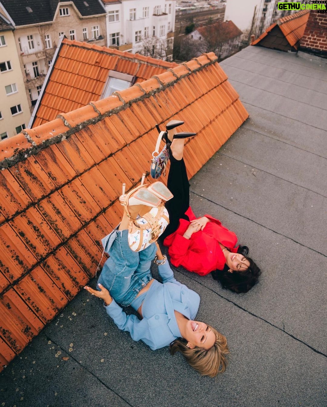 Shirin David Instagram - versteht ihr warum wir immer dachten eine wäre adoptiert? Berlin, Germany