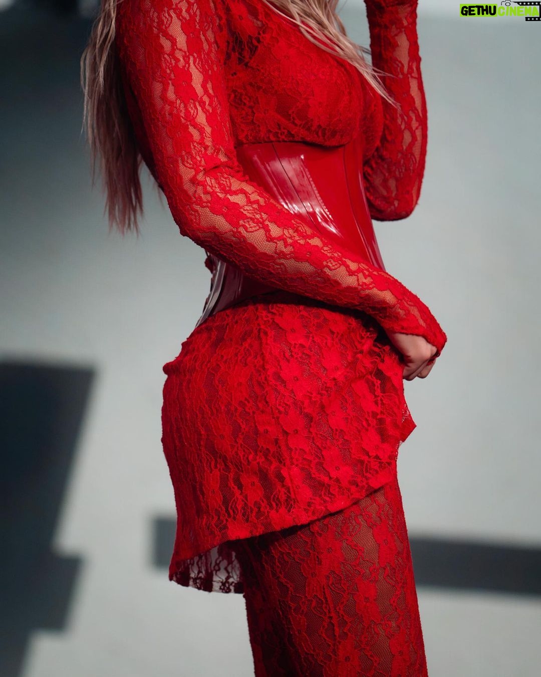 Shirin David Instagram - Servus Wien 🍒🇦🇹 Wiener Stadthalle