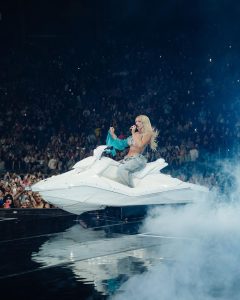 Shirin David Instagram - München offiziell lauteste Stadt bis jetzt 🥹✨ München Olympia Stadium