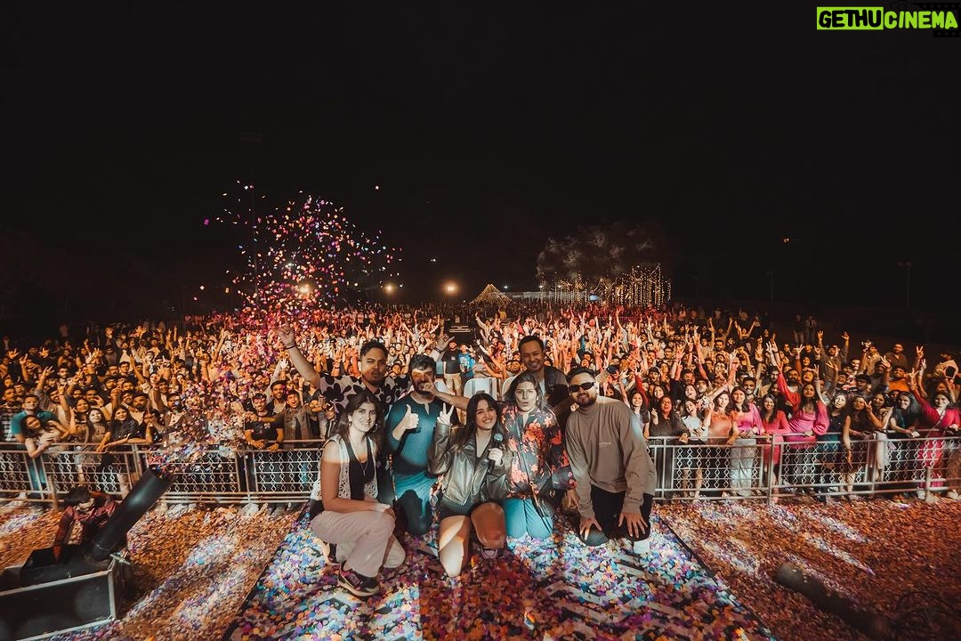 Shirley Setia Instagram - Nirma University Ahmedabad you have my heart π«Άπ» Thank youuuu for everything!! π«Άπ»π§’ π·: @afrographer @sabaamalik01 @surajrava @among_jamir @ratneshbhagatmusic @ridaymusicofficial @purvaze.buxy @donaldkevin04 @rinkeshmakwana ft. @firozasetia
