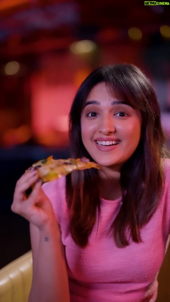 Shirley Setia Instagram - Pizza nights are the best. I mean just look at how happy I look in these PROtraits shot on the @vivo_india V30 Series! Even in my favourite dimly lit cafe, the Studio-Quality Aura Light Portrait of this phone turns everyday portraits into professional PROtraits. Want to #BeThePro with India’s Slimmest Phone of 2024? Stay tuned for the launch on March 7th! Tell me your favourite 👇🏼 #V30Series #DesignPro #PROtraits #vivoV30Pro #vivoV30 #Ad
