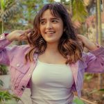 Shirley Setia Instagram - Even after hours on stage, I don’t worry about frizzy hair because of the 2-minute Magic Masque from @lovebeautyandplanet_in. Infused with Argan Oil & Lavender. I absolutely love my frizz-free hair💜 #Ad #lovebeautyandplanet #haircare #frizzfreehair #hairroutine #shirleysetia