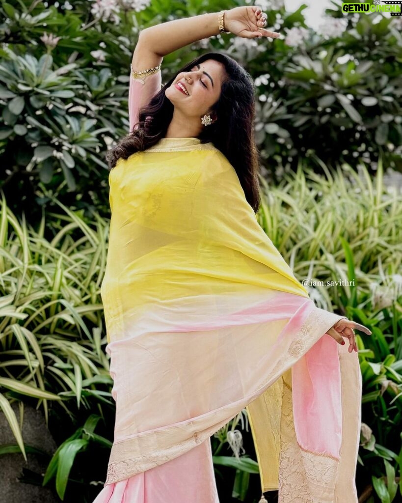 Shiva Jyothi Instagram - “The best protection any woman can have... is courage.” 💪 . . . . . Saree & blouse : @kvs_shopping ❤️ Pc @ganguly_manthri ❤️ Edit @thehashtag_photography ❤️ #newpost #insatgram #instagood #saree #pics #jyothakka #shivajyothi