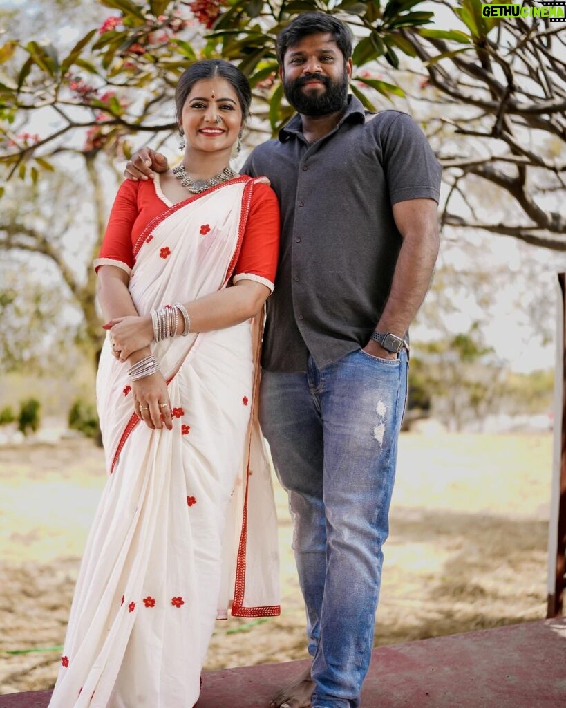 Shiva Jyothi Instagram - “You are my rock, my safe haven, and my home. I love you more every day.” 🤩🤩 . . . Styled & Costume Designed by @navya.marouthu Jewellery @navya.marouthu MUA @rekha_makeoverartistry Pics @thehashtag_photography @jus_sonu #newpost #instagram #instagood #husbendandwife #couplegoals #shivajyothi #Jyothakka