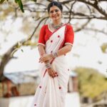 Shiva Jyothi Instagram – Women are the real architects of society.❤️
.
.
.

Styled & Costume Designed by @navya.marouthu

Jewellery @navya.marouthu

MUA @rekha_makeoverartistry 

Pics @thehashtag_photography
@jus_sonu

#newpost #instagood #instagram #shivajyothi #jyothakka #navyamarouthu #saree #sareelook