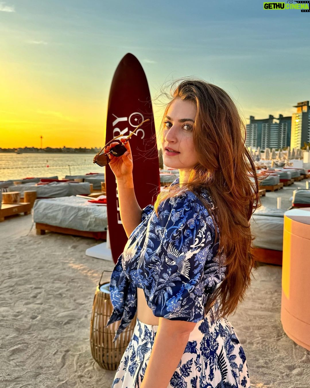 Shivaleeka Oberoi Instagram - Todayβs forecast! πππ Palm Jumeirah