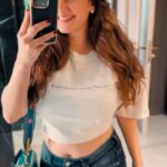 Shivaleeka Oberoi Instagram - Apa fer milange? 👀🤭 If my face doesn’t say it my tee definitely will! 🤪 #Ootn 💁🏻‍♀️