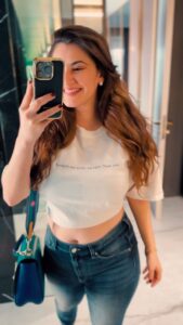 Shivaleeka Oberoi Instagram - Apa fer milange? 👀🤭 If my face doesn’t say it my tee definitely will! 🤪 #Ootn 💁🏻‍♀️