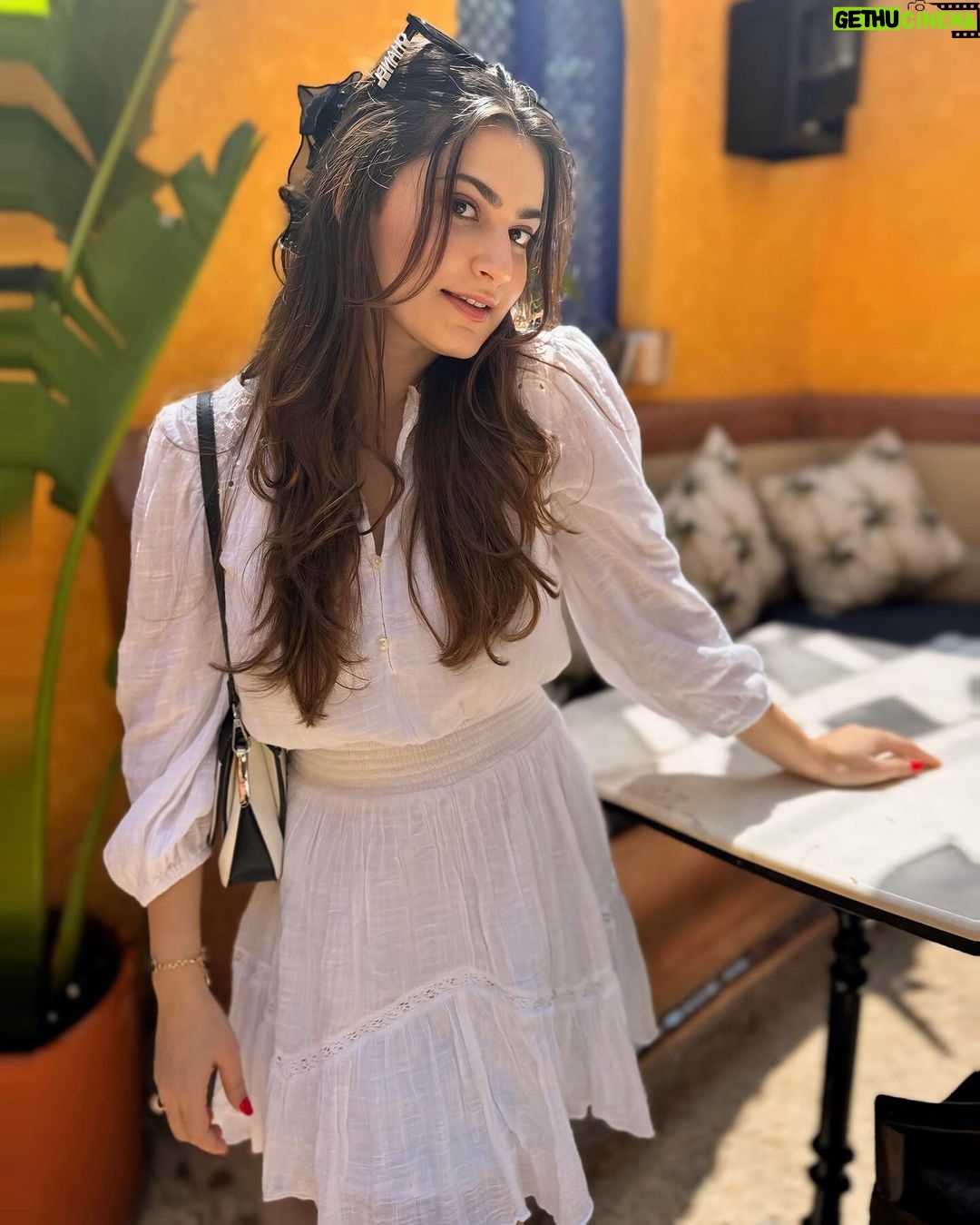 Shivaleeka Oberoi Instagram - Rainbows & bows 🌈🎀