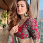 Shivaleeka Oberoi Instagram - In my moment 🌺 Which song comes to your mind? 🎶🤭