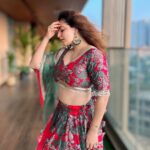 Shivaleeka Oberoi Instagram - In my moment 🌺 Which song comes to your mind? 🎶🤭
