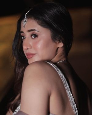 Shivangi Joshi Instagram - 🌙 

Styled By:- @nehaadhvikmahajan
👗Outfit:- @neerusindia @neerusprive
💎Jewellery:- @koharbykanika
 Hair:- @sunny_hairr