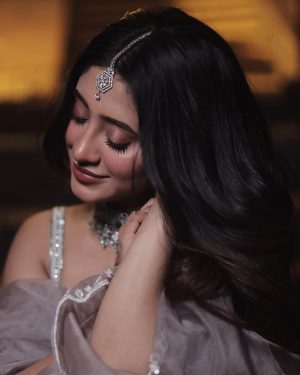 Shivangi Joshi Instagram - 🌙 

Styled By:- @nehaadhvikmahajan
👗Outfit:- @neerusindia @neerusprive
💎Jewellery:- @koharbykanika
 Hair:- @sunny_hairr