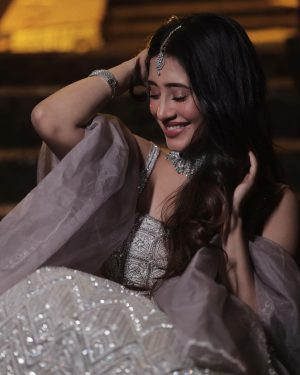 Shivangi Joshi Instagram - 🌙 

Styled By:- @nehaadhvikmahajan
👗Outfit:- @neerusindia @neerusprive
💎Jewellery:- @koharbykanika
 Hair:- @sunny_hairr
