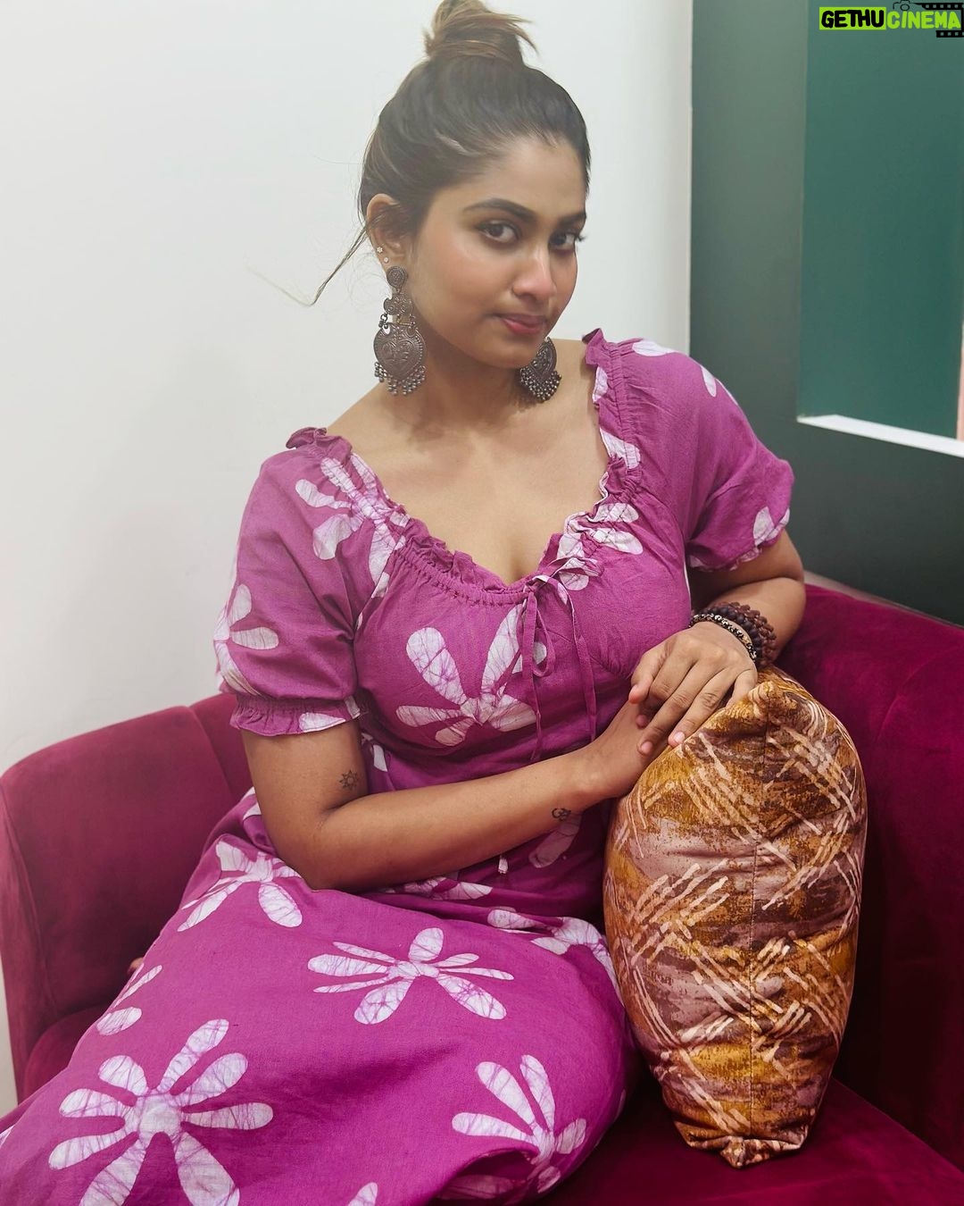 Shivani Narayanan Instagram - Too lazy to think about captionssss 🤷♀️🌷