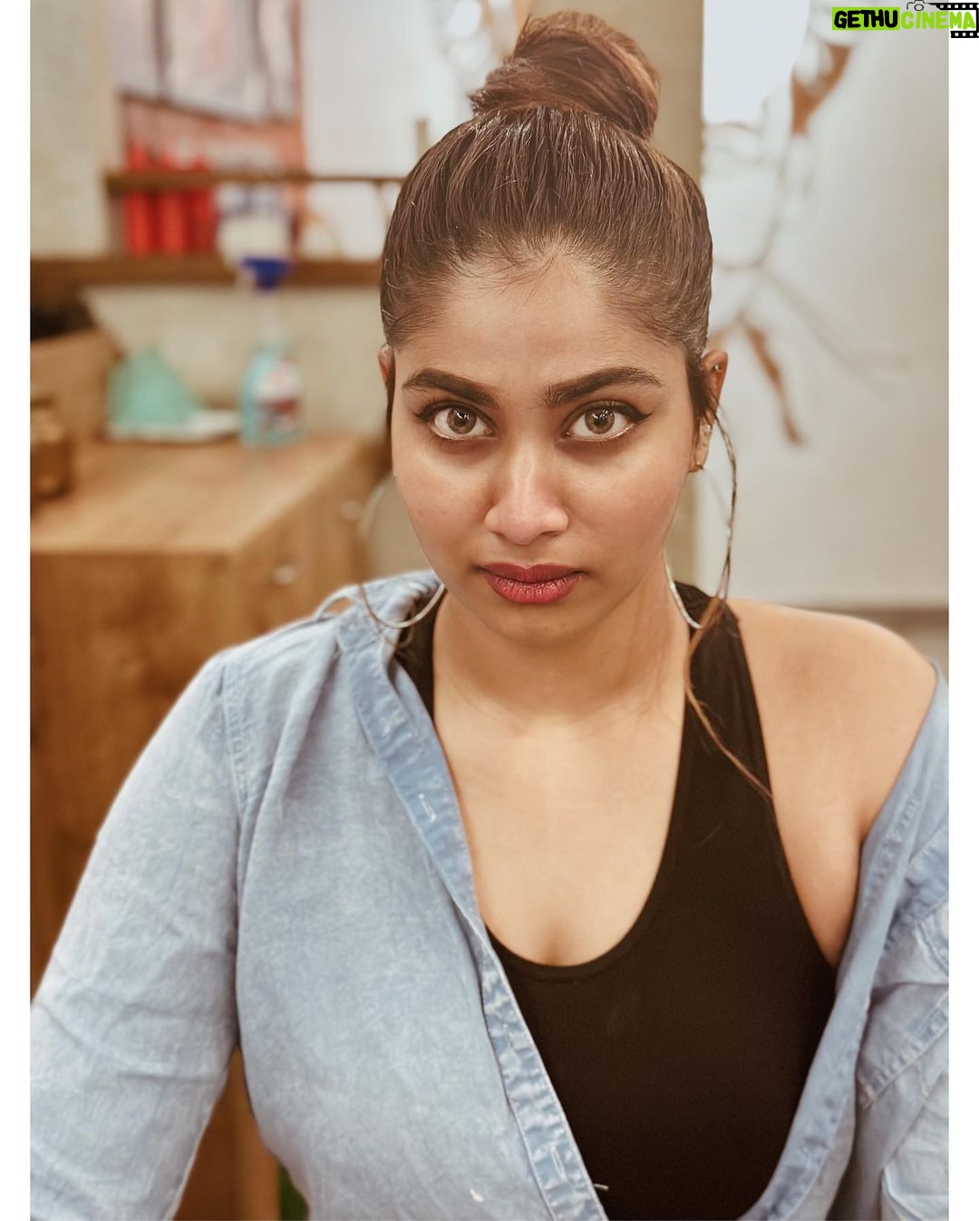 Shivani Narayanan Instagram - Faces I make while wondering what to order 💭🤷♀️