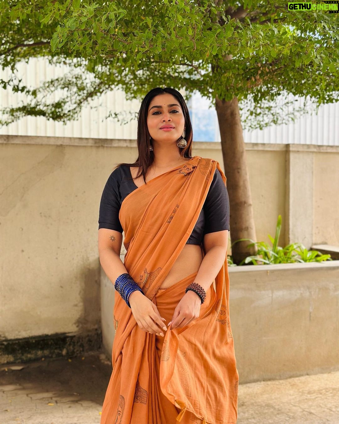 Shivani Narayanan Instagram - Hey👋, Happy Saturday all 🤗