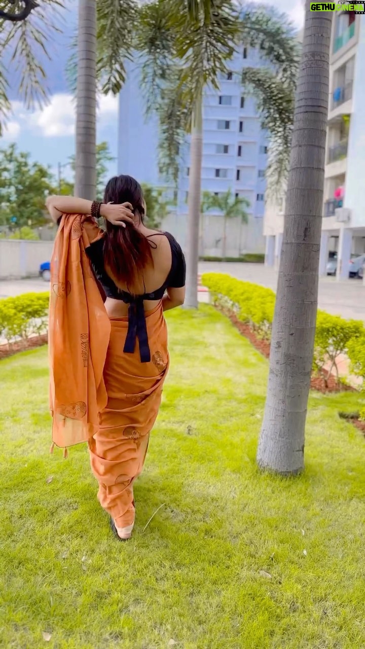 Shivani Narayanan Instagram - This sound 🤗❤️ #kangalirandal