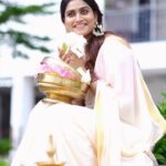 Shivani Narayanan Instagram - Kaadhal Kathakali kangalil paarkiren 😉❤️ #instareels 🎥 @sathish_photography49