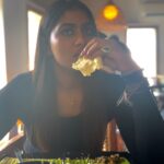 Shivani Narayanan Instagram - On the floor baby …. Hit it hard baby 😉🍚 #foodforlife #happytummy